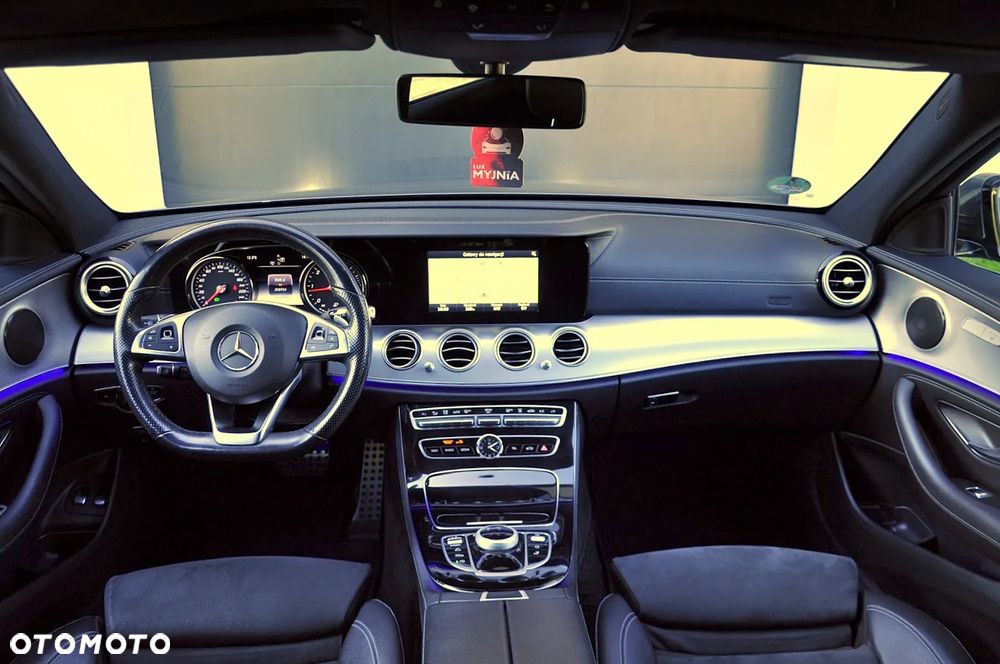 Mercedes-Benz Klasa E 220 d 4Matic T 9G-TRONIC AMG Line - 7
