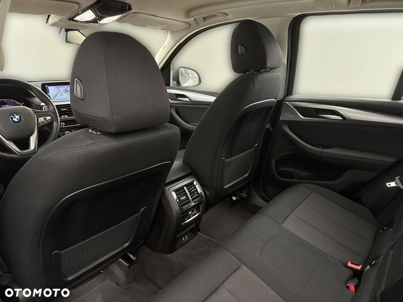 BMW X3 sDrive18d mHEV - 19
