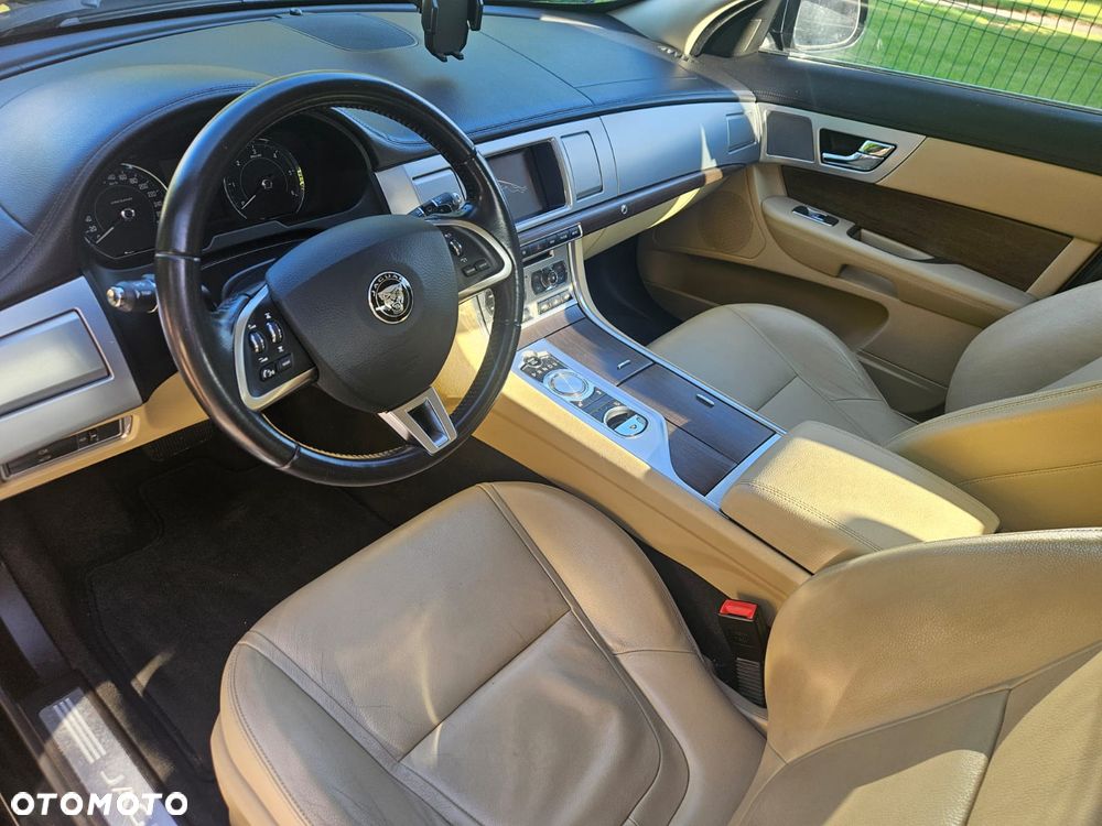 Jaguar XF 2.2 D Luxury - 3