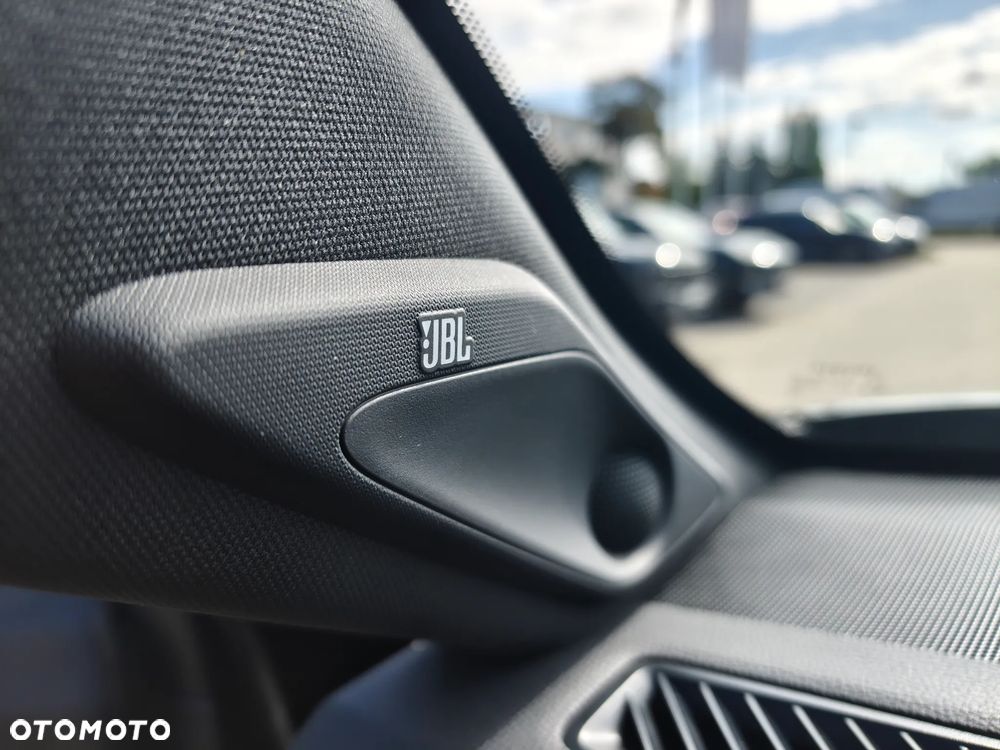 Toyota RAV4 2.5 Hybrid Black Edition by JBL 4x4 - 26