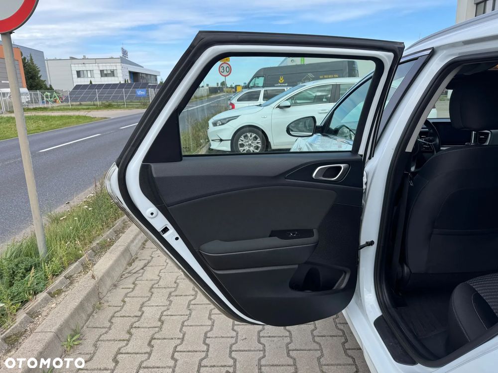 Kia Ceed 1.5 T-GDI M - 17
