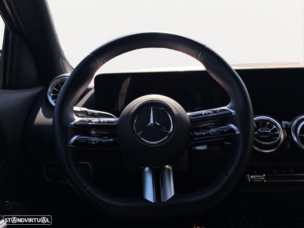 Mercedes-Benz GLA 200 - 11