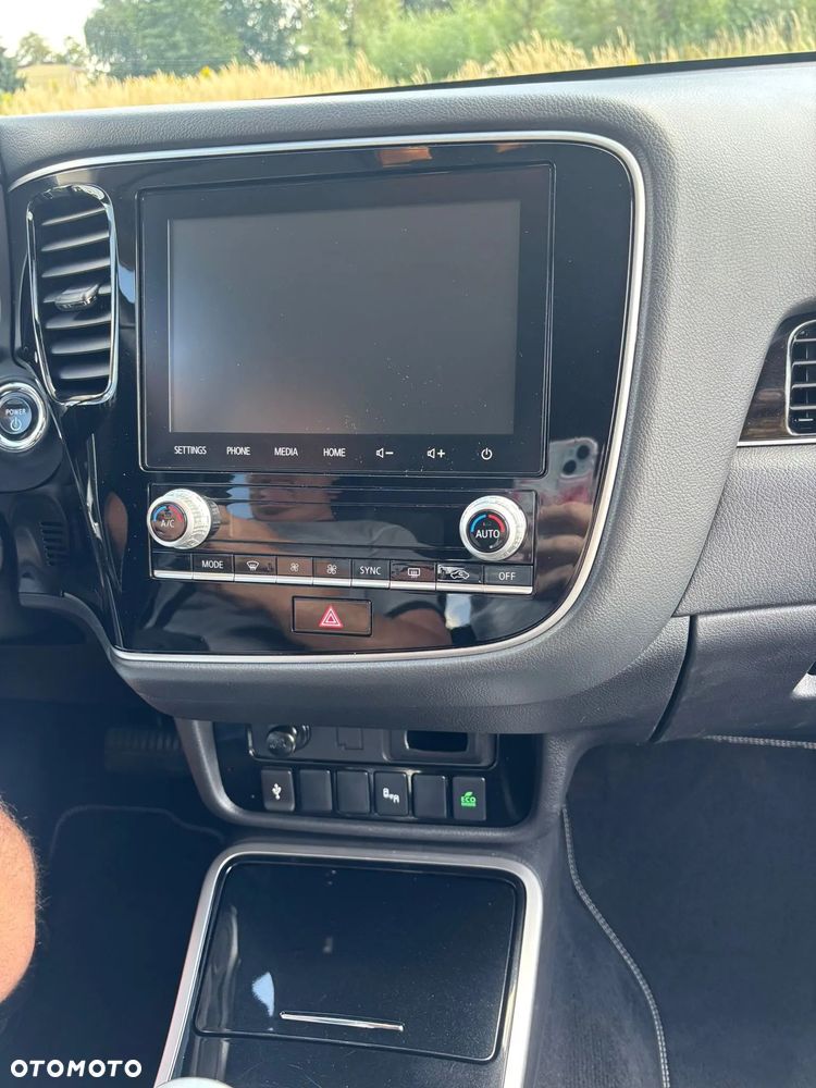 Mitsubishi Outlander Intense + - 11