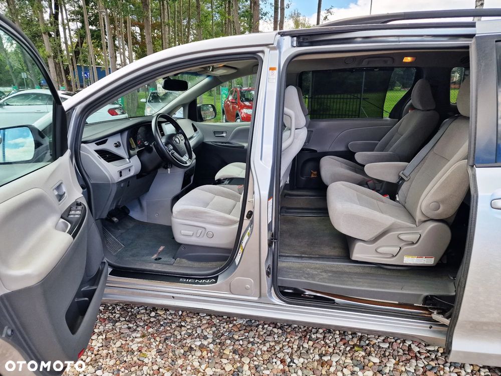 Toyota Sienna - 9