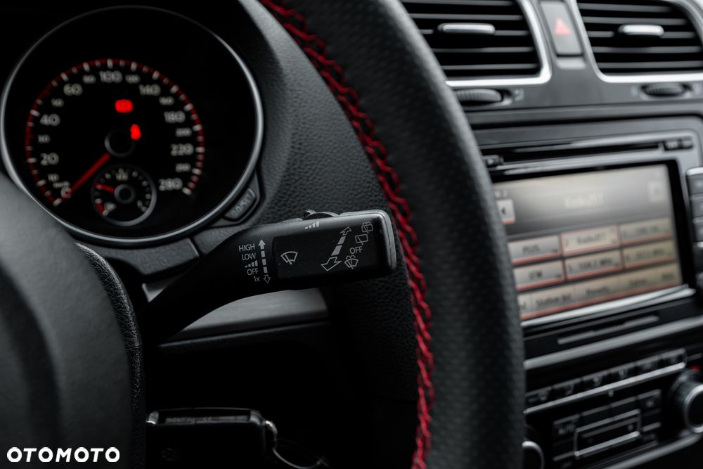 Volkswagen Golf 2.0 GTI adidas - 29