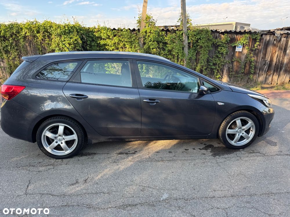 Kia Ceed 1.6 GDI ISG Dream Team Edition - 6