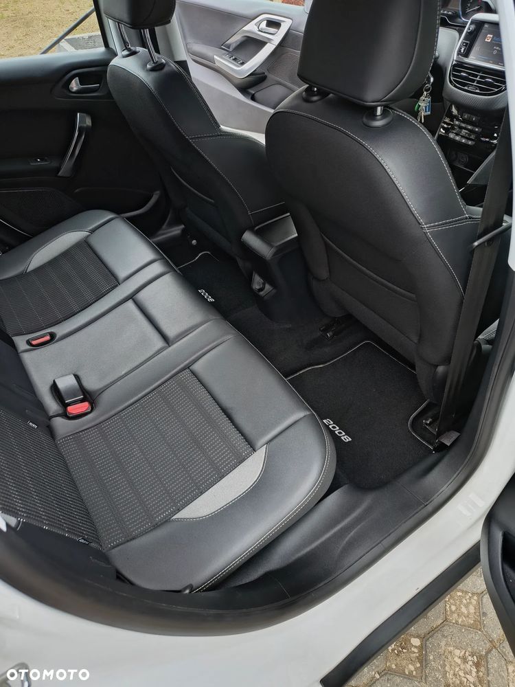 Peugeot 2008 PureTech 82 Urban Move - 12