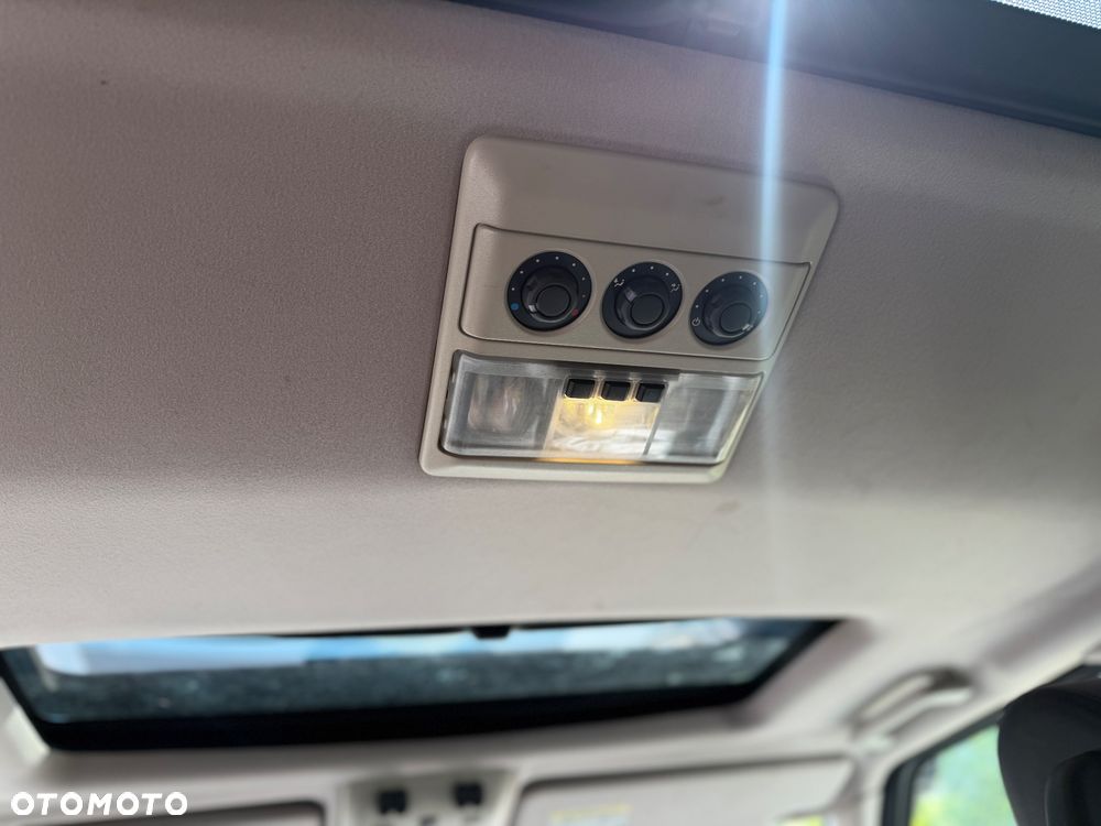 Land Rover Discovery - 24