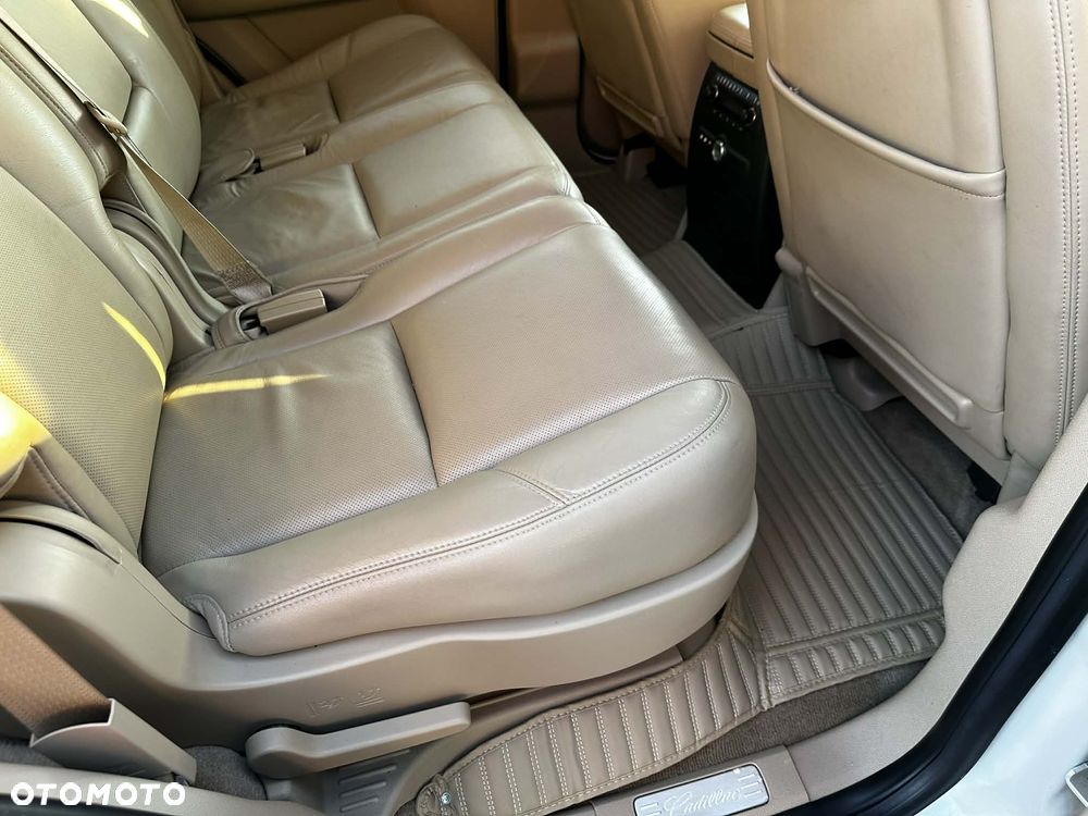 Cadillac Escalade - 28