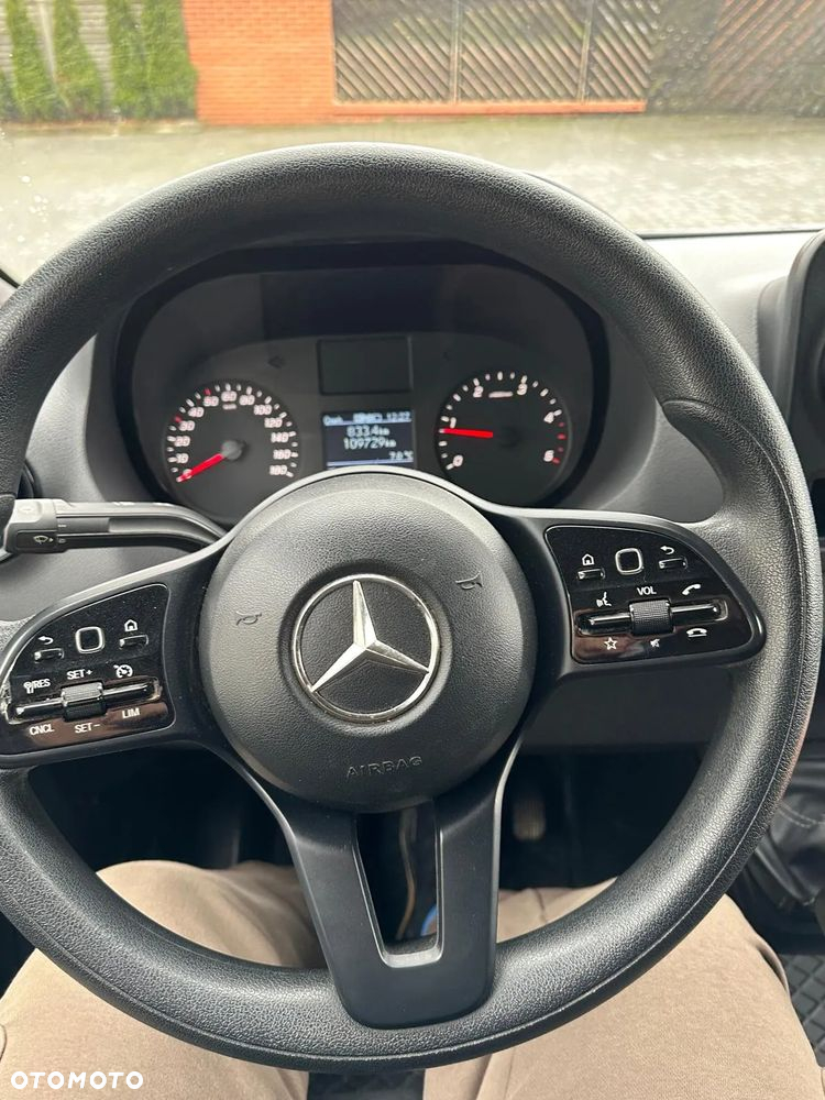 Mercedes-Benz Sprinter - 14