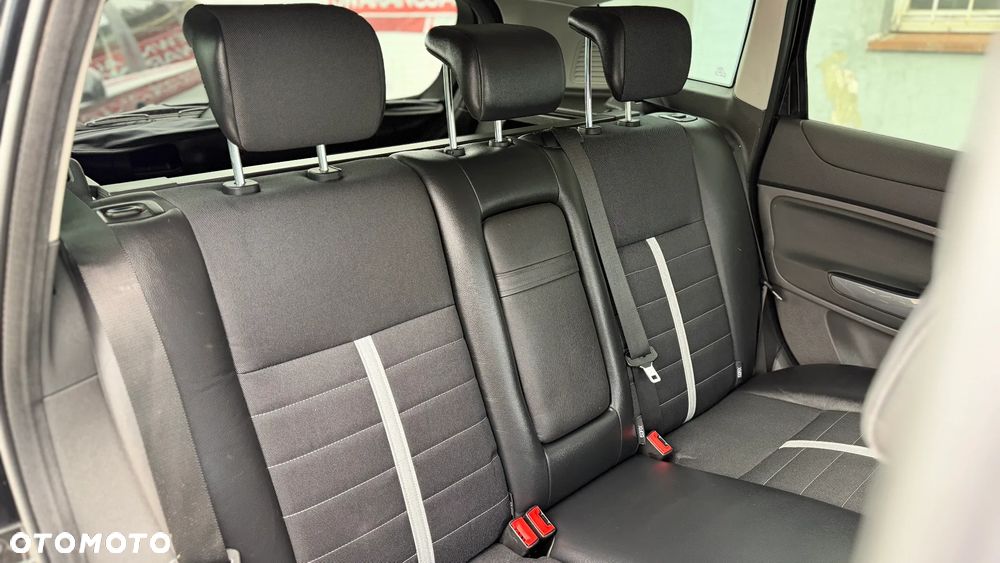 Ford Kuga 2.0 TDCi 2x4 Titanium - 37