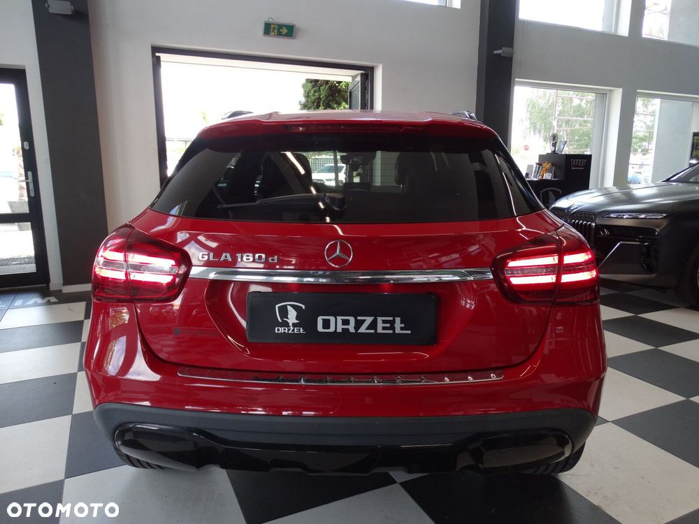 Mercedes-Benz GLA - 4