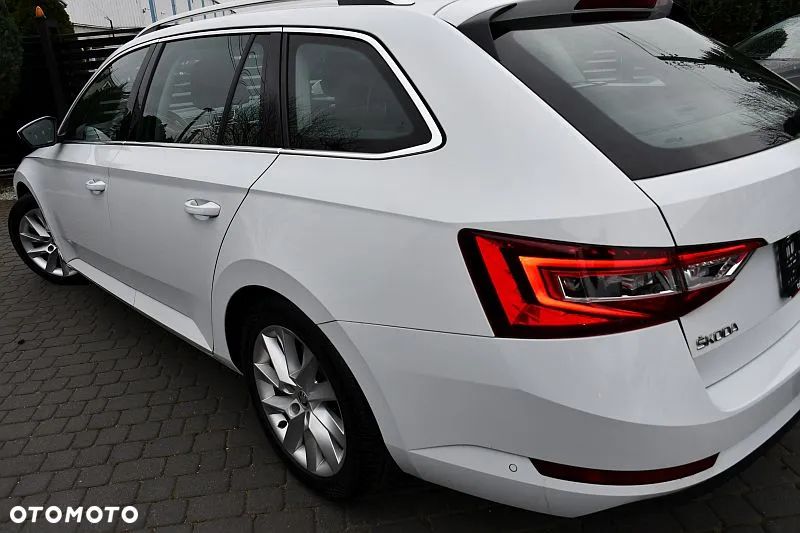 Skoda Superb 2.0 TDI Sportline - 31