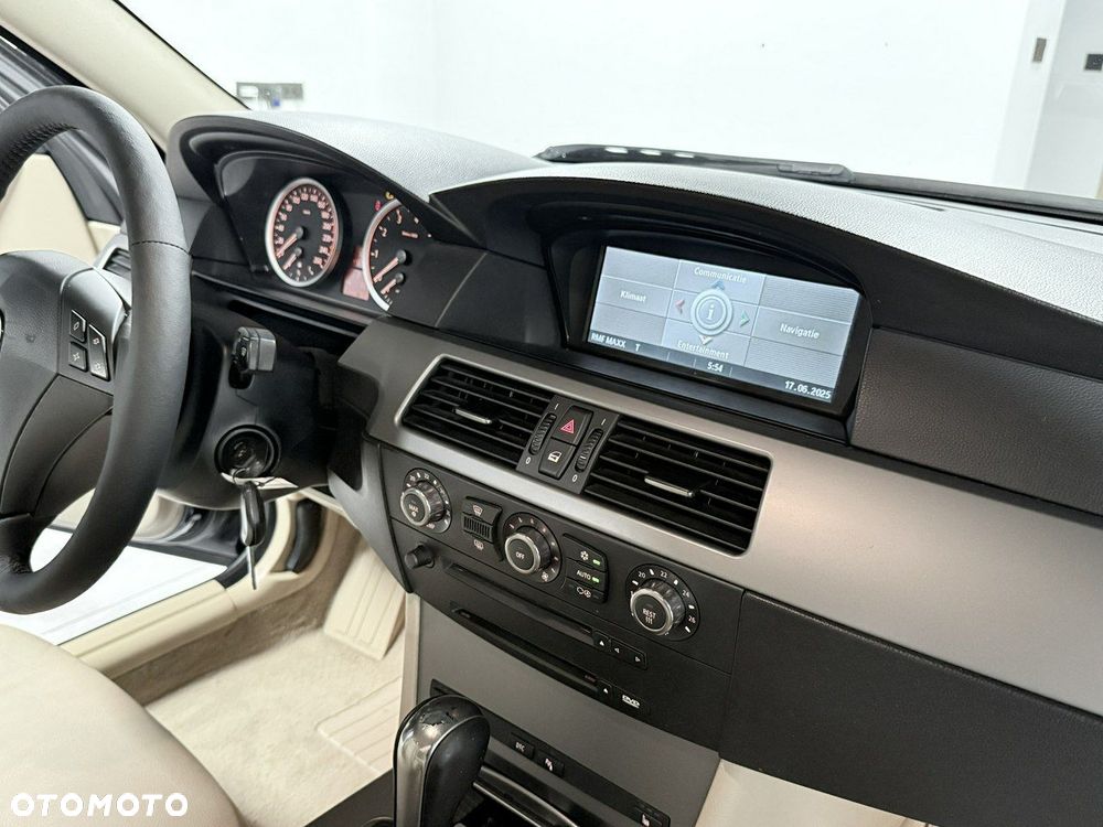 BMW Seria 5 525i Touring - 20