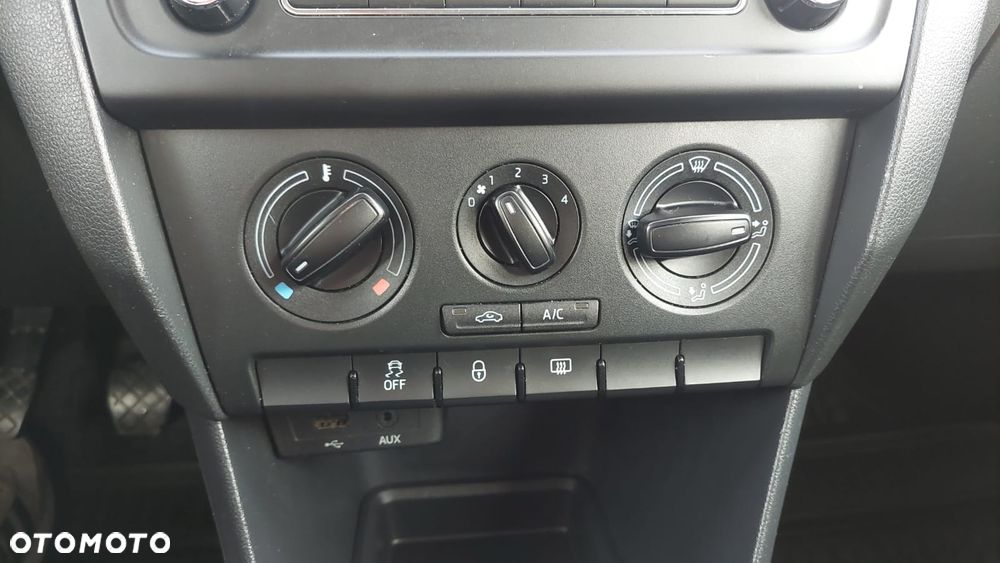 Skoda RAPID 1.6 TDI Ambition - 17