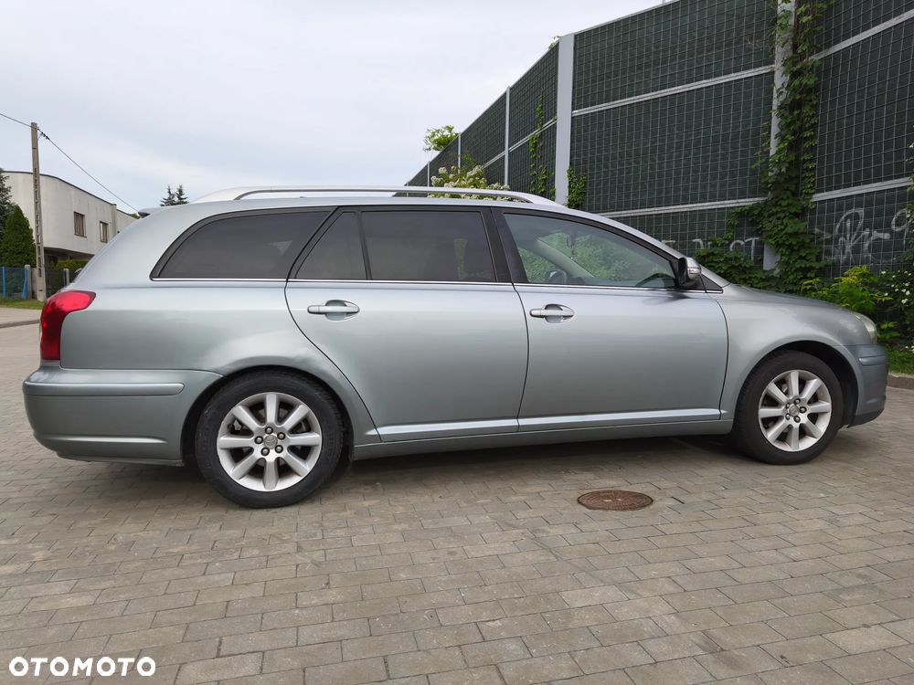 Toyota Avensis 1.8 VVT-i Luna - 4