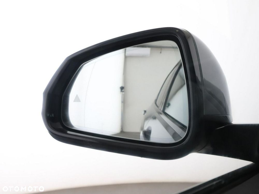BMW Seria 1 120 mHEV - 38