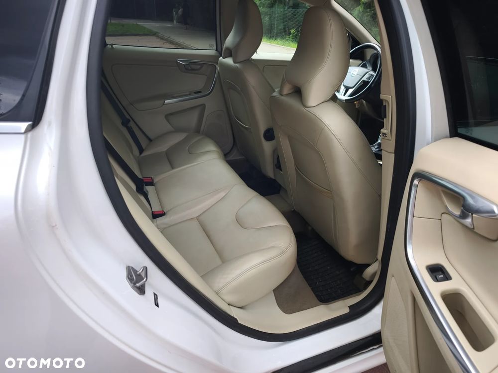 Volvo XC 60 T5 Powershift Momentum - 6