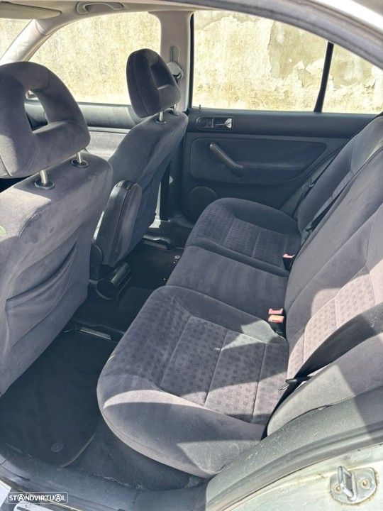 VW Bora 1.9 TDi Highline - 13