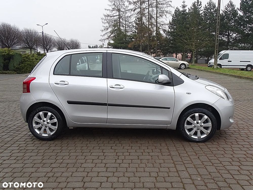 Toyota Yaris 1.3 Luna Premium - 10