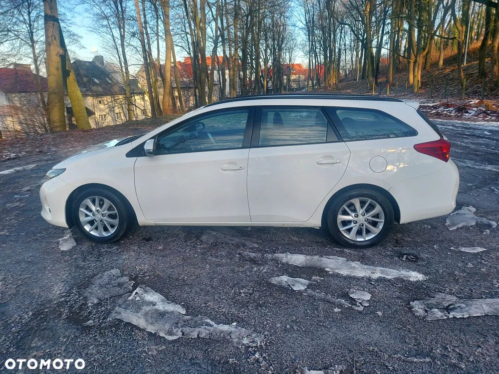 Toyota Auris 1.4 D-4D Design Edition - 6