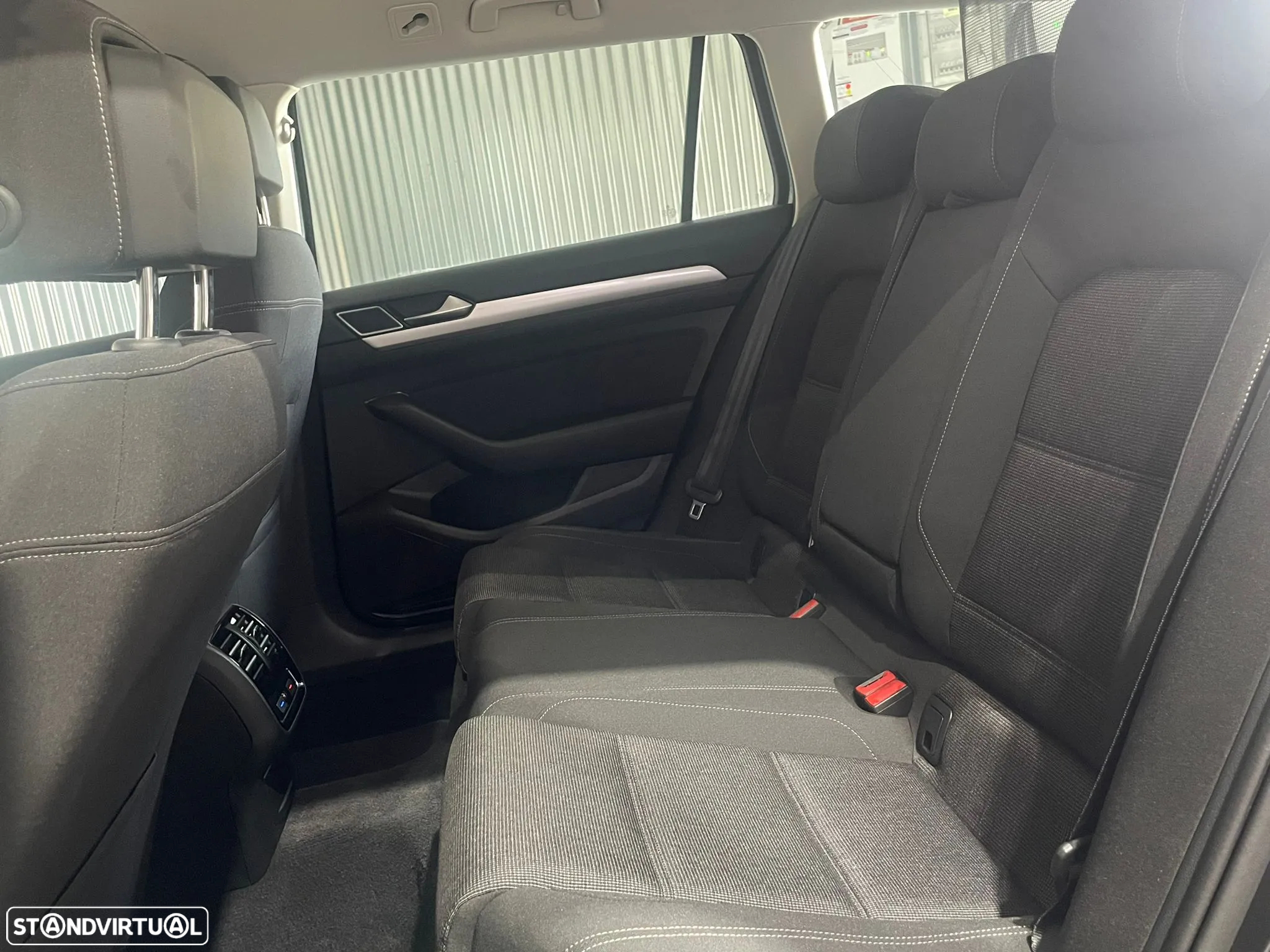 VW Passat Variant 1.6 TDI Confortline - 29