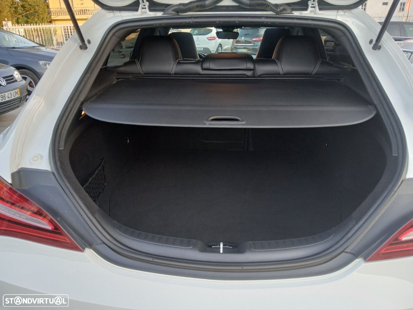 Mercedes-Benz CLA 200 d Shooting Brake - 11