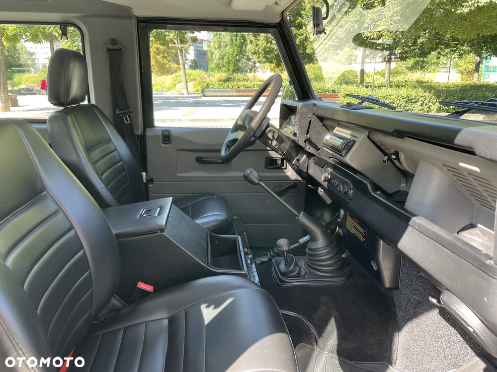 Land Rover Defender - 4