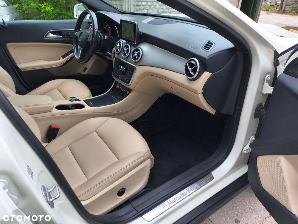 Mercedes-Benz GLA 250 4Matic 7G-DCT Activity Edition - 28