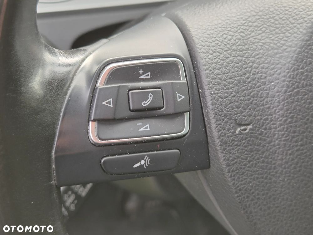 Volkswagen Passat 2.0 TDI DPF BlueMotion Technology Comfortline - 24