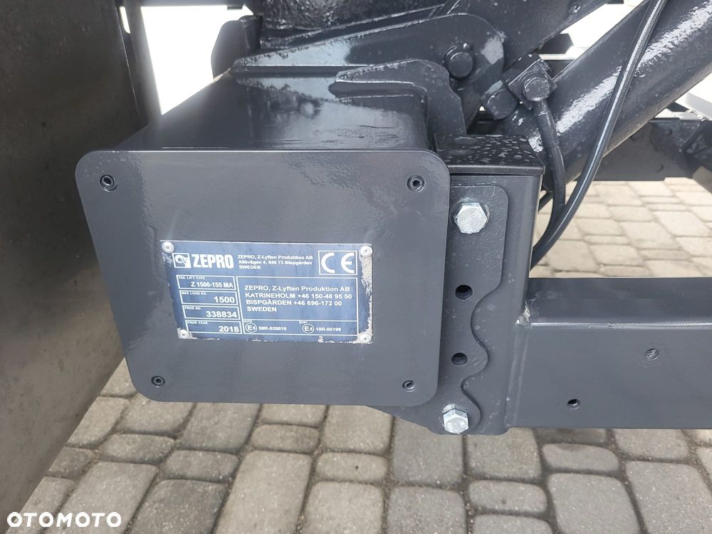 Mercedes-Benz **Mercedes Atego 1524 Chłodnia + Winda Euro 6 2018 / 240 tys. km / 15 EP / Pneumatyka / Tempomat** - 34