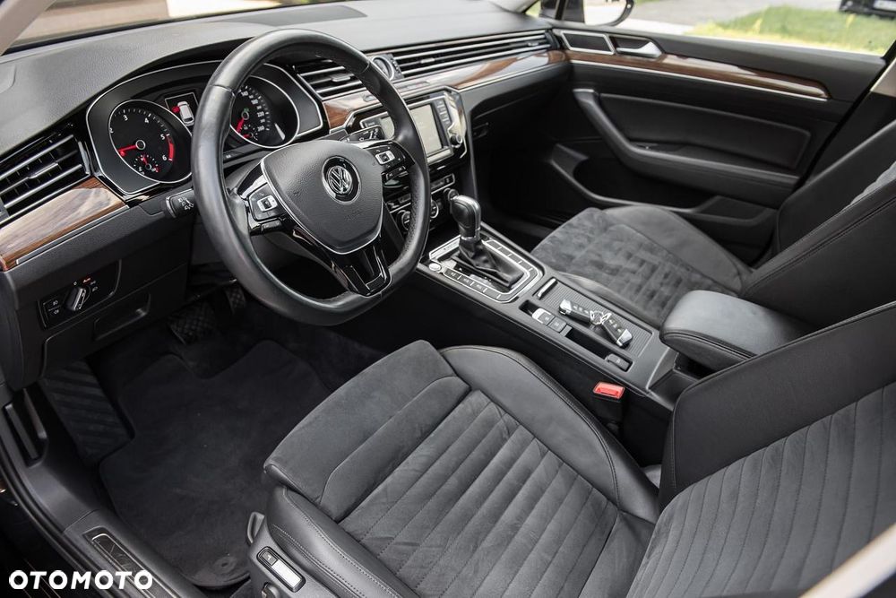 Volkswagen Passat 2.0 TDI SCR 4Motion DDG Highline - 29