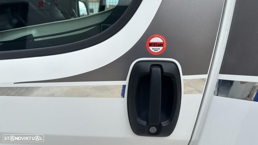 Burstner Ixeo IT 734 30 Anos c.central e basculante - 42