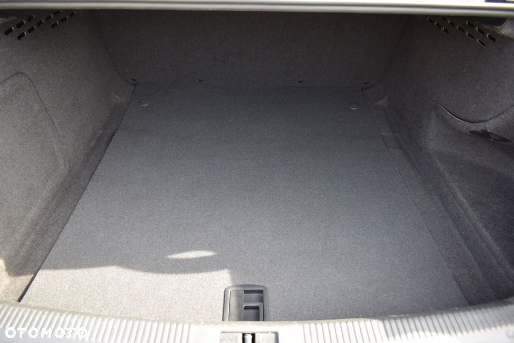 Audi A4 Limousine - 13