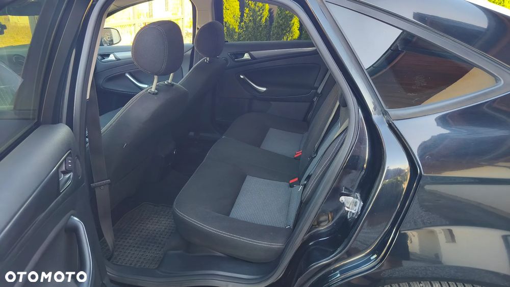 Ford Mondeo 2.0 TDCi Ambiente - 13