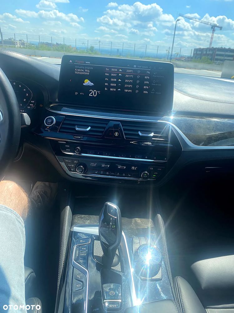 BMW Seria 5 M550i xDrive - 36