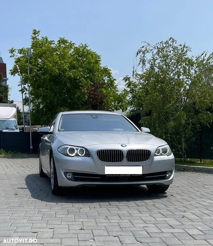 BMW Seria 5 525d xDrive AT - 2