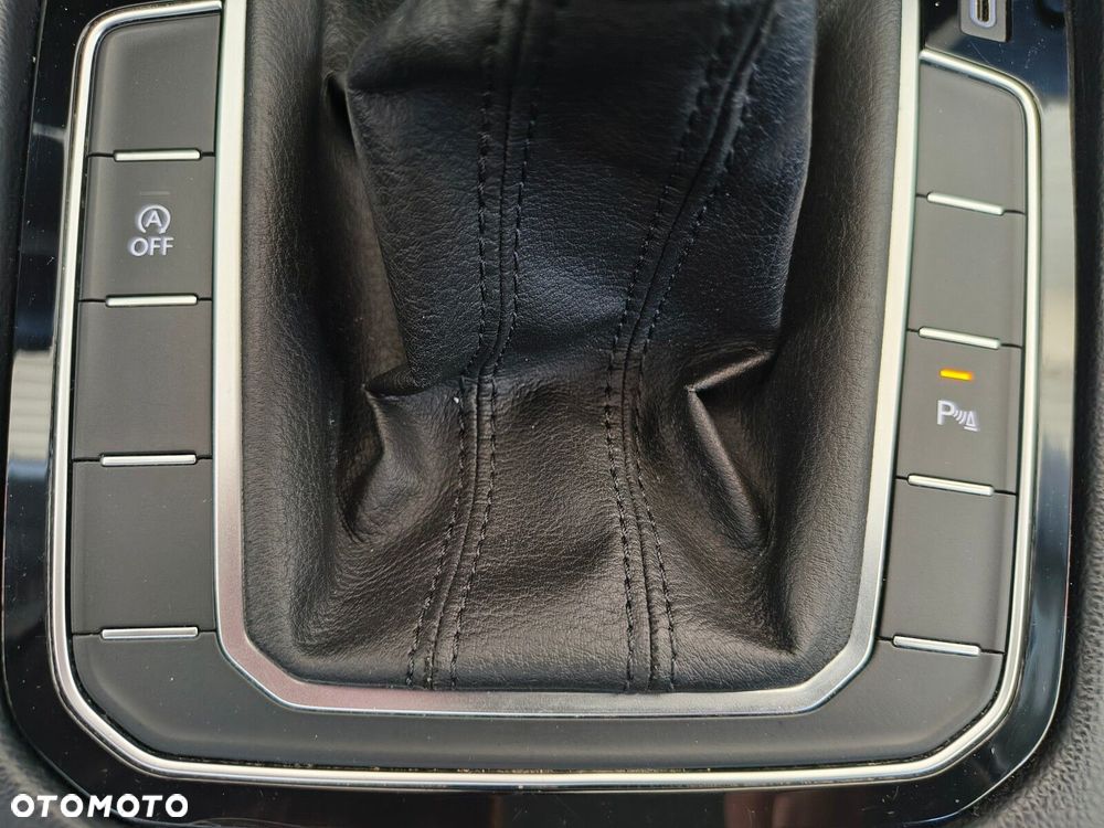 Volkswagen Passat - 31