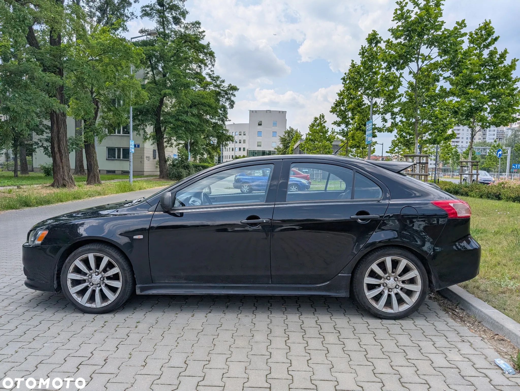 Mitsubishi Lancer 1.6 Inform - 1