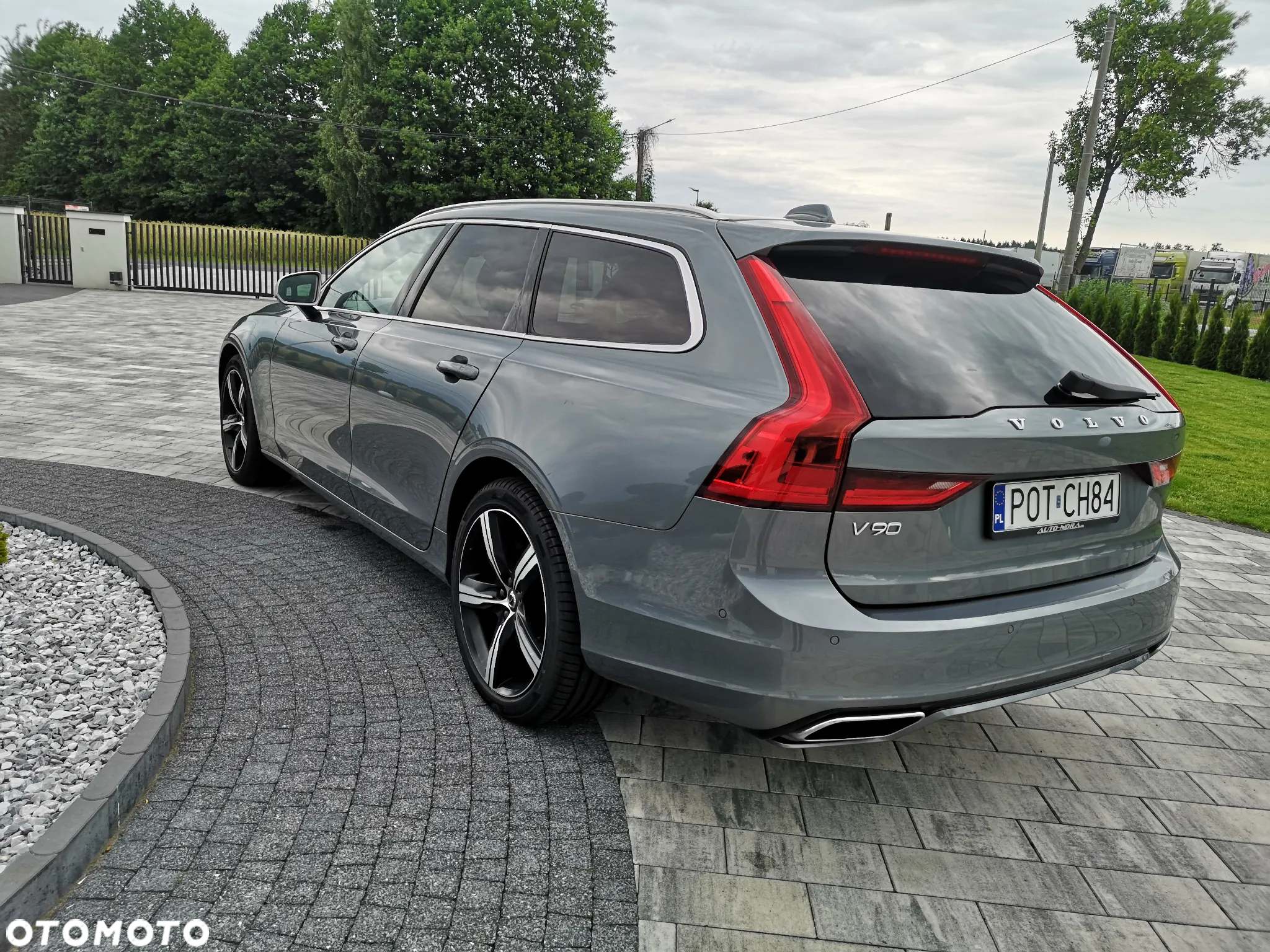 Volvo V90 D4 R-Design - 9