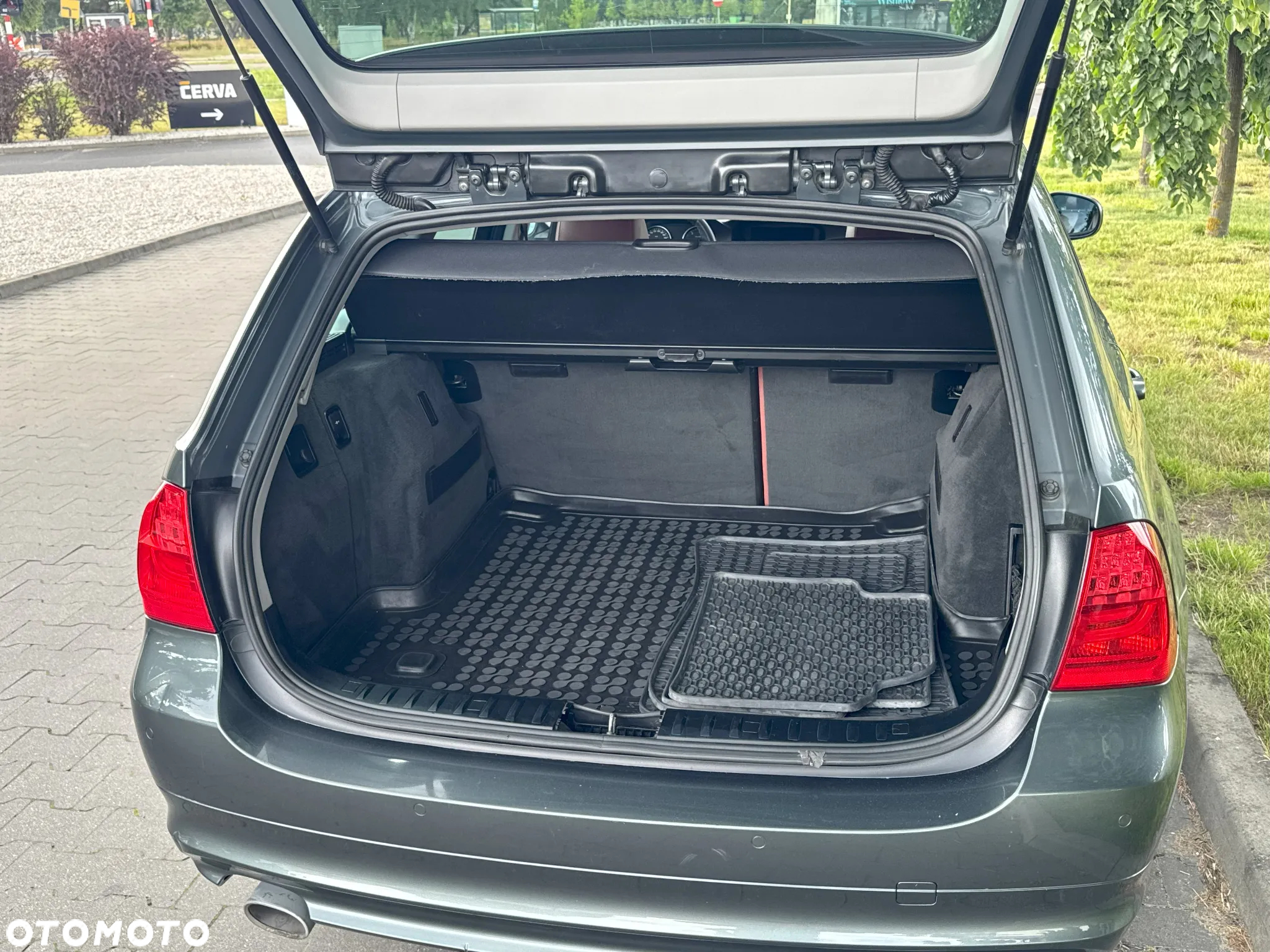 BMW Seria 3 318d DPF Touring - 21
