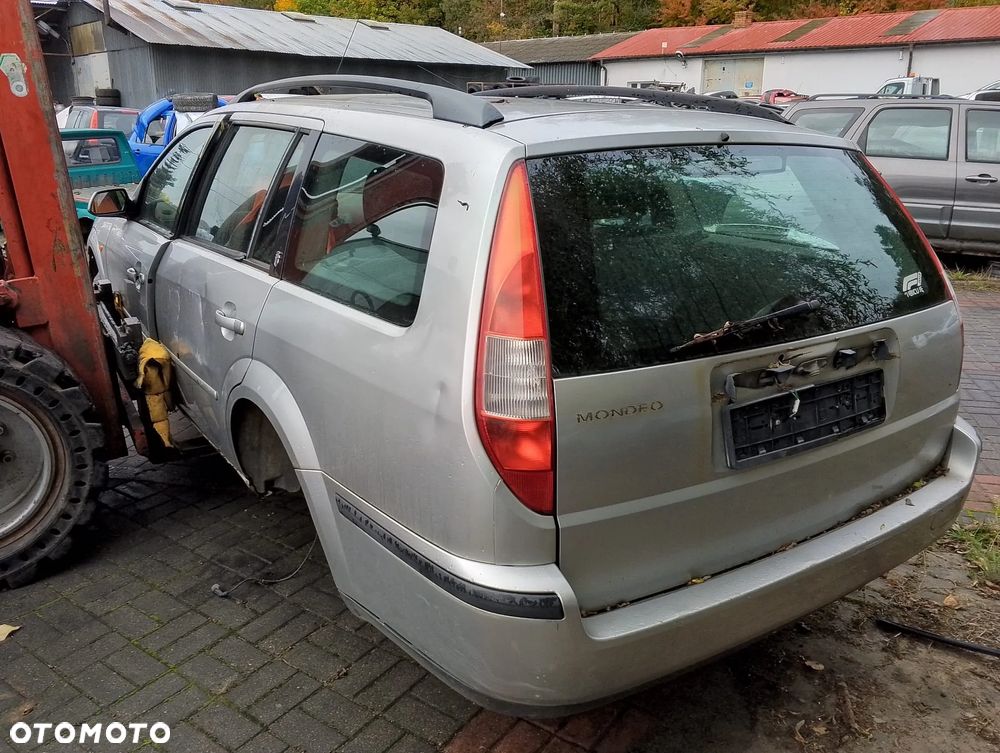 Ford Mondeo Mk.3 (00-03r.) 1.8B 125KM. Silnik CHBA, CHBB Skrzynia MTX 75 lakier Stardust Silver (metalic) . Cały na części GWARANCJA !!!  Przód Tył Zestaw Komplet Drzwi Klapa Zderzak Błotnik Maska Grill Atrapa Szyba Pas Lampa Lusterko Boczki Fotel Kanapa Kokpit Deska Rozdzielcza Przełącznik Włącznik Sterownik Przewody Wiązka Instalacja Moduł Komputer Czujnik Listwa Pompa Alternator Wtryski Głowica Rozrusznik Kompresor Sprzęgło Dwumas Silnik Skrzynia ABS Klimatyzacji Paliwa Wspomagania Kolektor Turbina Przepustnica Zawór Chłodnica Koło Hak Belka Sanki Zawieszenie Mcpherson Półoś Amortyzator Wydech Tłumik Zacisk Most - 17