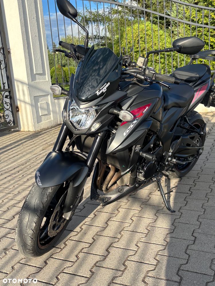 Suzuki GSX - 3