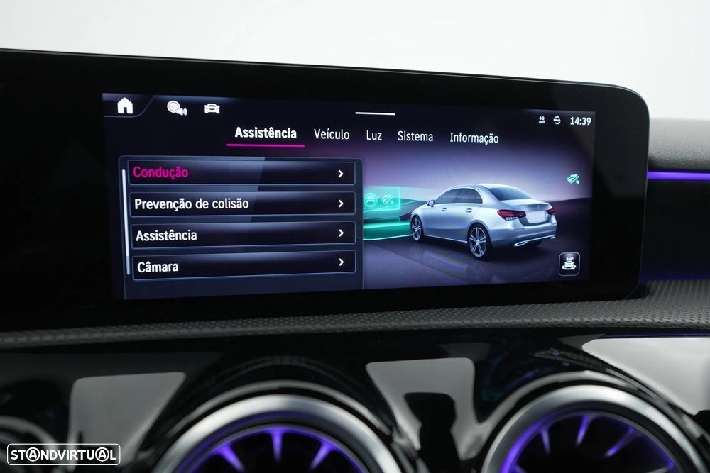 Mercedes-Benz A 250 Limousine e AMG Line - 19