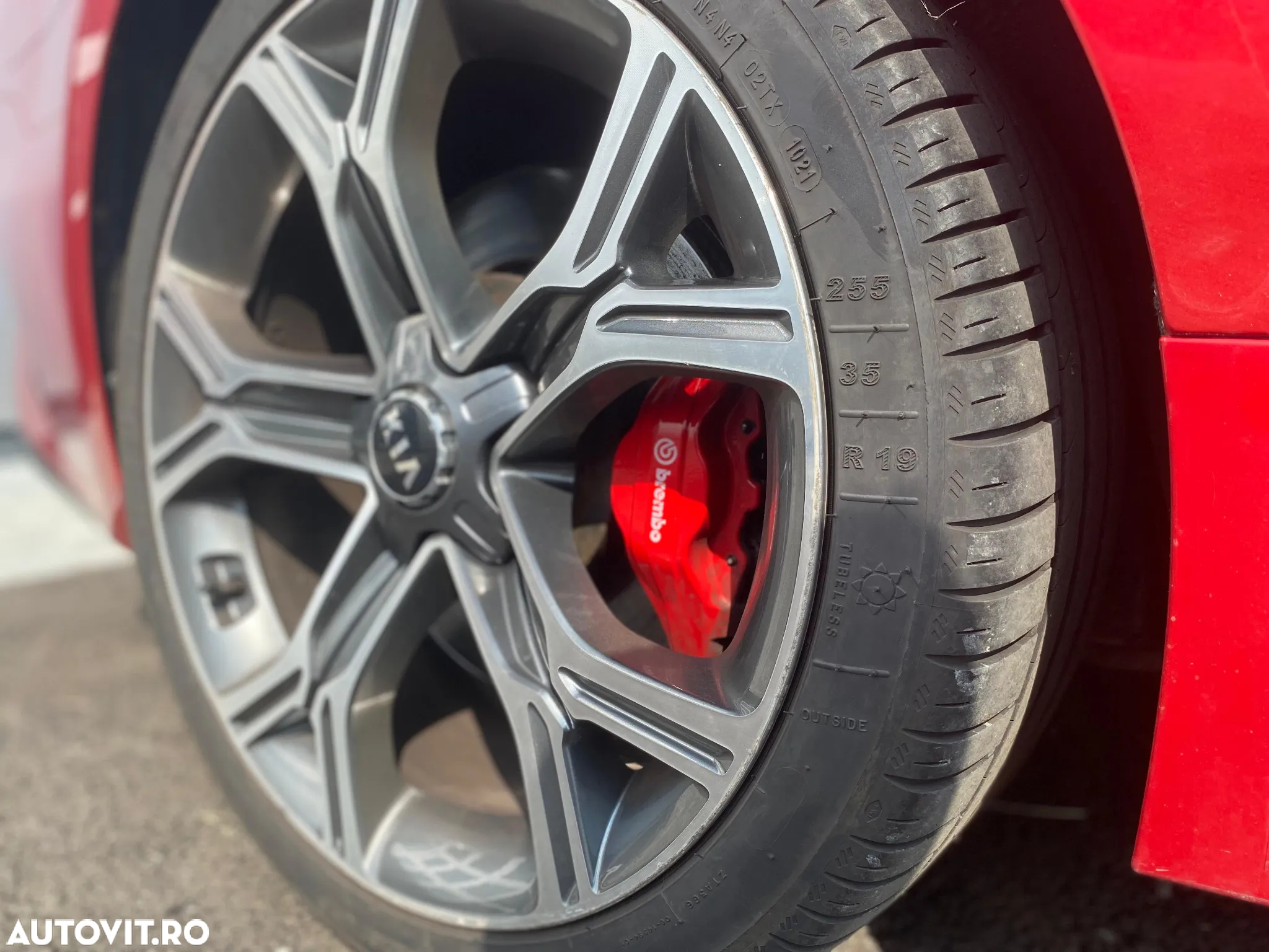Kia Stinger 3.3 T-GDI AWD GT - 29