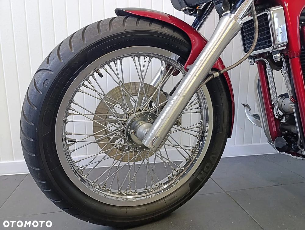 Suzuki Intruder - 10