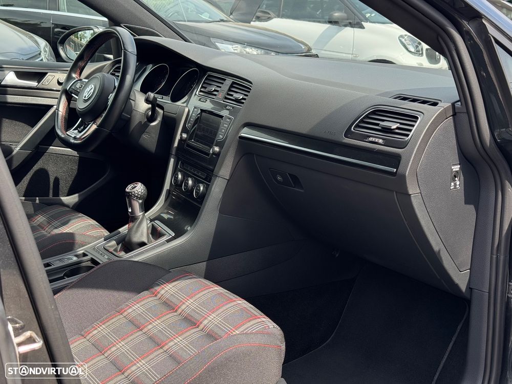 VW Golf GTI Performance BlueMotion - 25