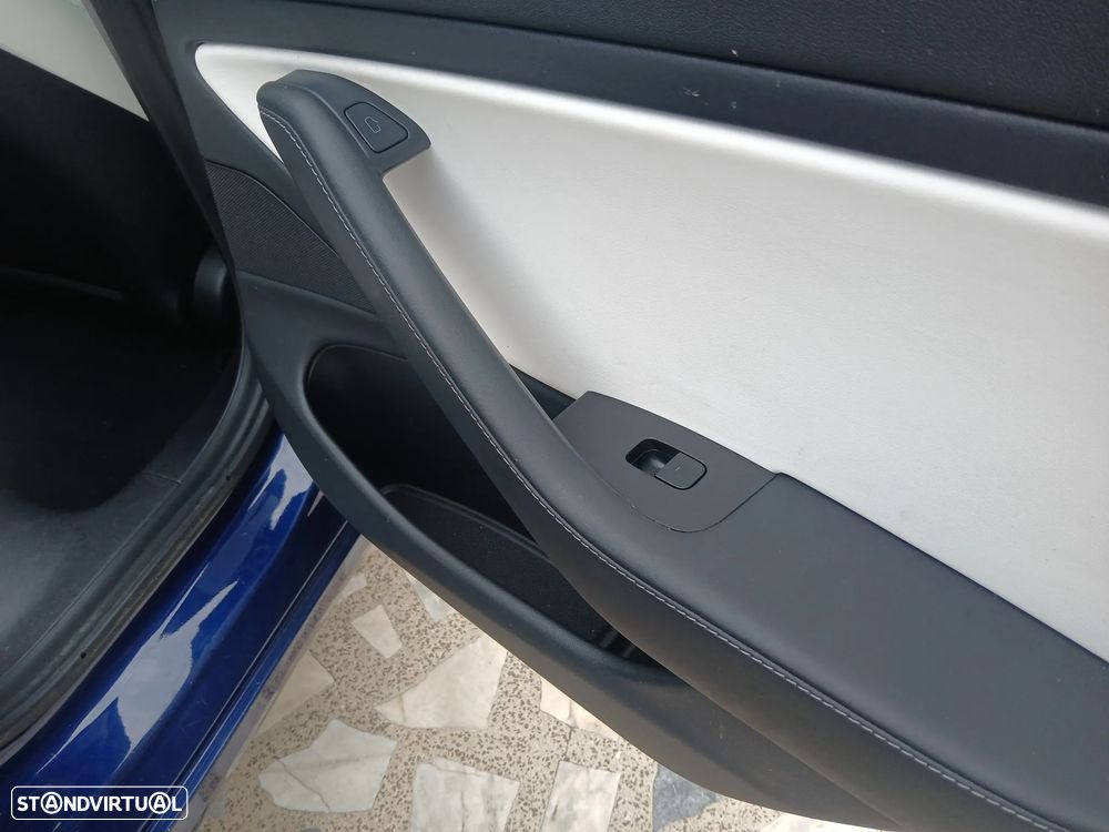 Tesla Model 3 Performance Dual Motor AWD - 24