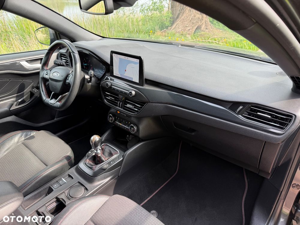 Ford Focus 1.5 EcoBlue Start-Stopp-System ST-LINE - 12