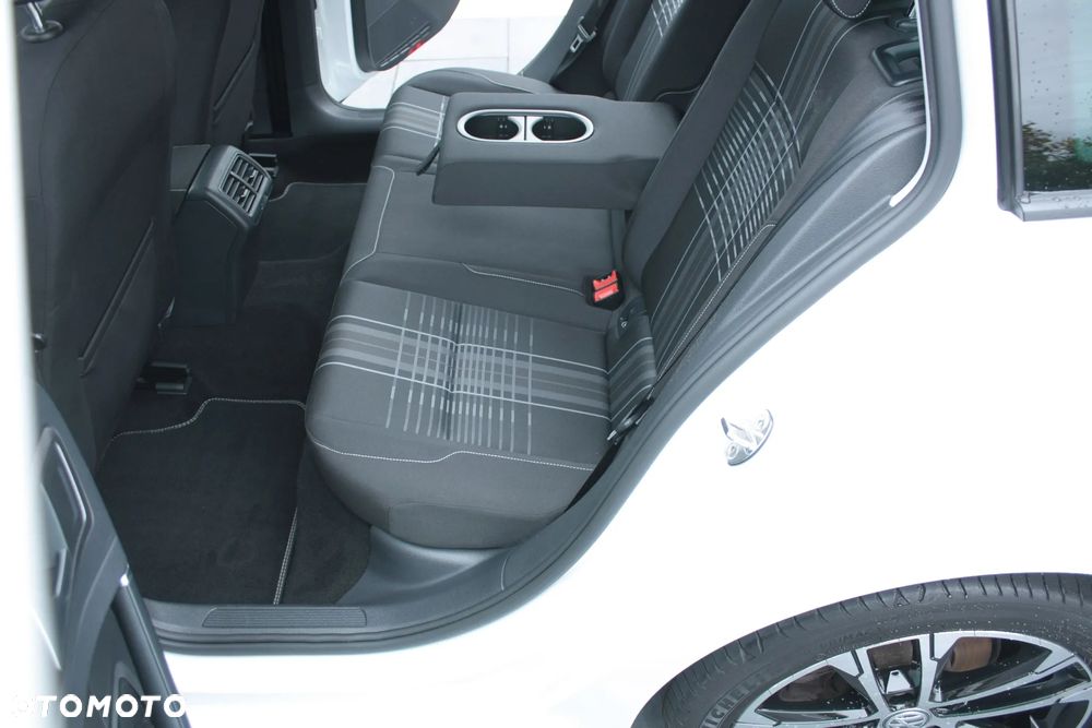 Volkswagen Golf - 23